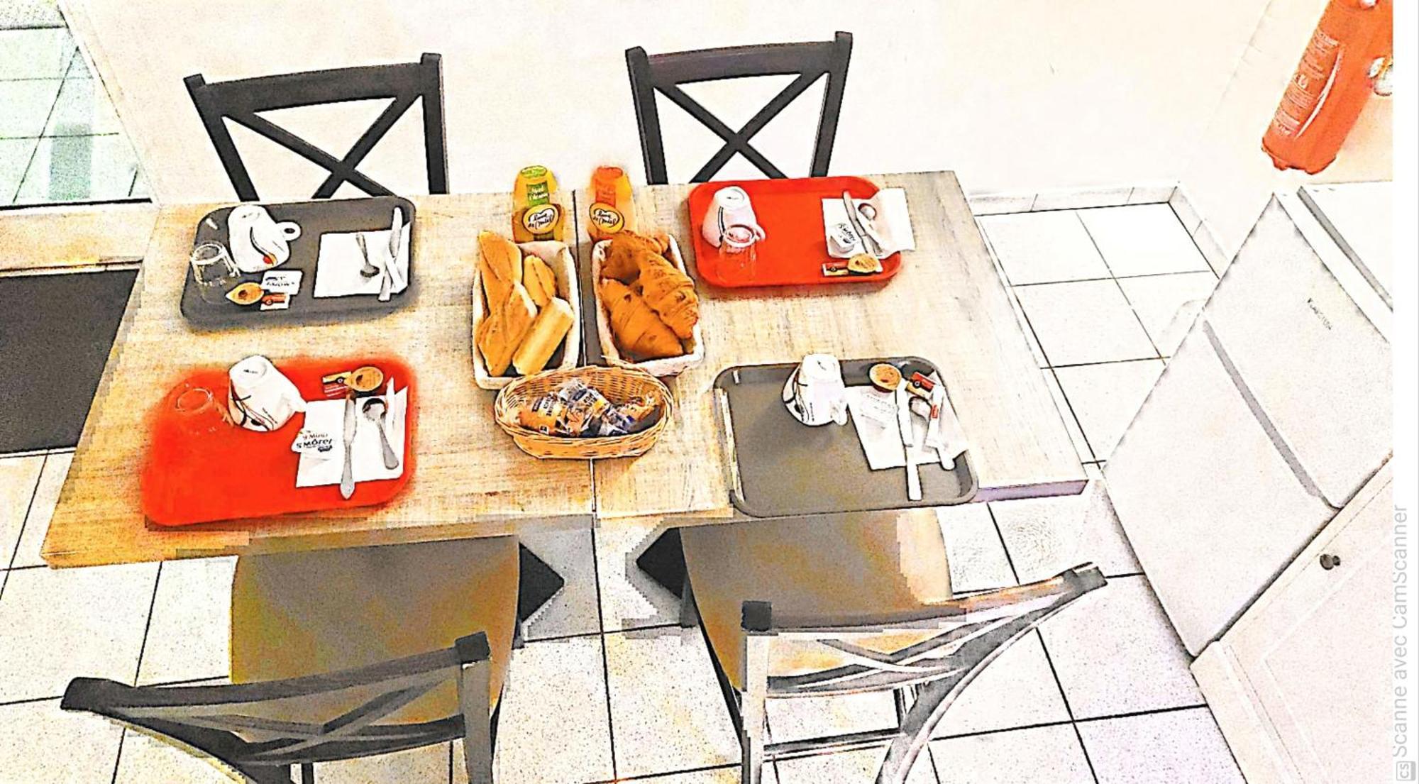 Enor Hotel - Guingamp Saint-Agathon Εξωτερικό φωτογραφία